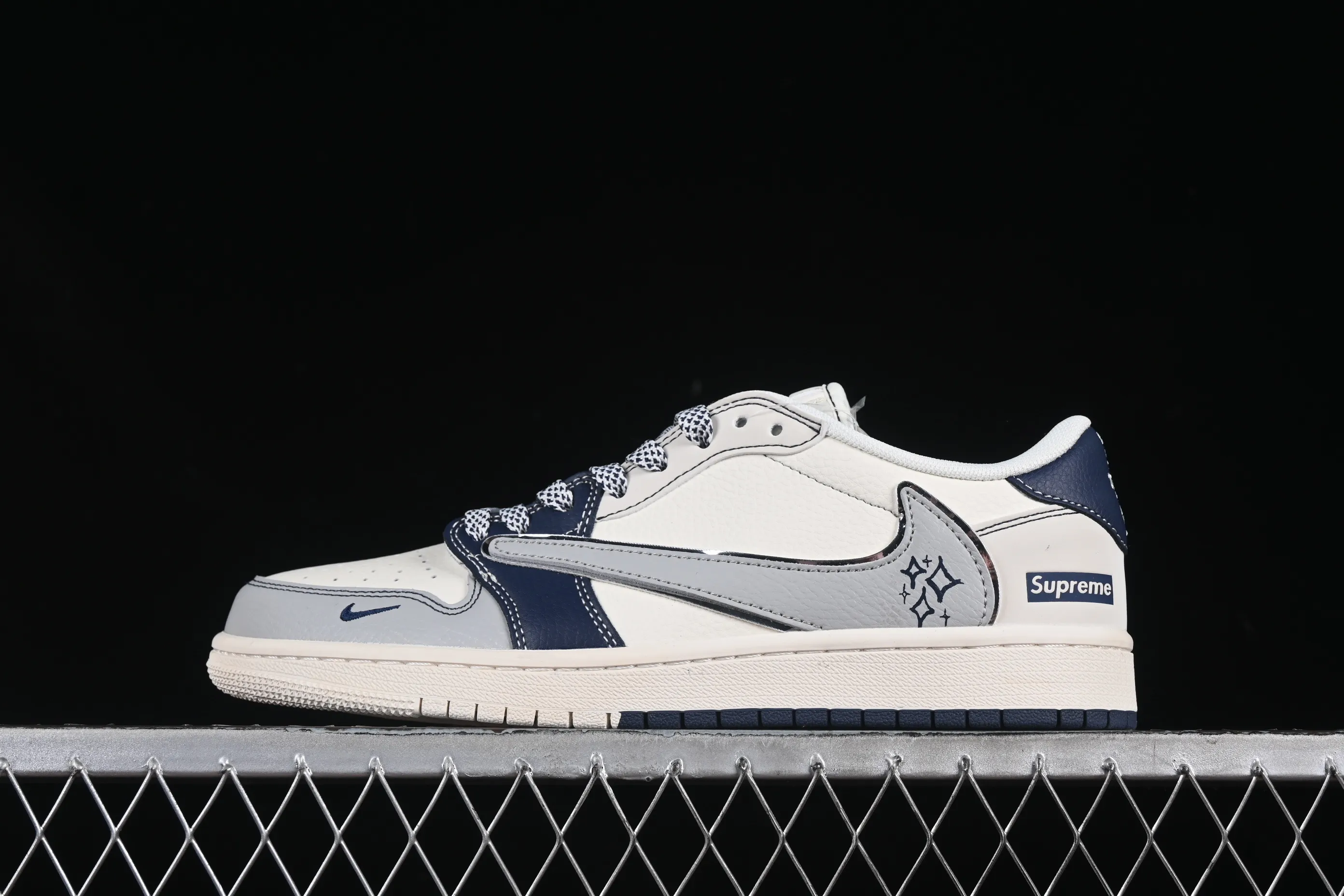 All categories Air Jordan Jordan series basketball shoes Air Jordan 1 Low High-end customized low-top sneakers Travis Scott x Fragment Design x Air Jordan 1 Low OG SP AJ1 Joe 1 Supreme joint gray star low-top cultural casual sneakers XS7089-549